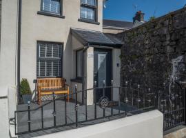 Hawtree Cottage - 2 Bedroom Cottage - Tenby, hotel in Tenby