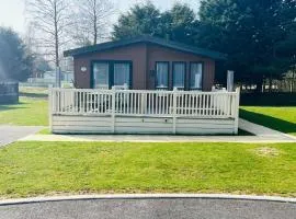 Hawthorne Villa with Hot Tub