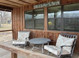 The Cedar Porch, vacation home in Mabank