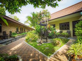 Capricorn Village - SHA Extra Plus, hotel in Patong Beach