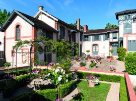 Guesthouse Domaine du Chalet, hotel s parkiralištem u gradu 'Chigny-les-Roses'