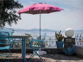 Panoramic sea & mountain view villa, villa em Afissos