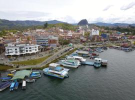 Hotel Portobelo Guatape, hotel in Guatapé