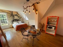 Belle Chambre Double ORANGE Tout Bonnement Bien, B&B in Putot-en-Auge