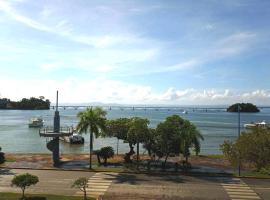 Indy's Best Bay FrontView in Samana.: Santa Bárbara de Samaná, Samana Port yakınında bir otel