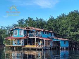 The Sunsetter Bed & Breakfast, vacation rental in Bocas Town