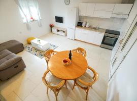 Apartman Sara, hótel í Radovin