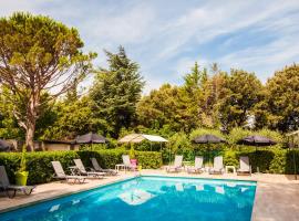 Le Petit Manoir Logis, hotel v destinaci Les Angles Gard
