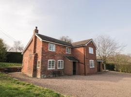 The Corner House, villa in Pensax