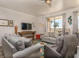Wave Loud - Full Unit - perfect for two families - Ground Floor - Heated outdoor pool condo