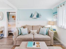 Sand & Sea Glass, room in Long Beach