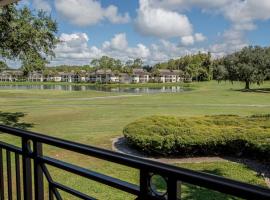 Golf and Tennis Community-Course Views-Corner Unit, villa in Wesley Chapel