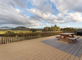 Hillside Cabin~Williams & Grand Canyon Destination, holiday home in Williams