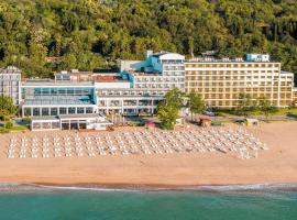 GRIFID Encanto Beach Hotel - MediSPA, Ultra All Inclusive & Private Beach, hotel en Golden Sands