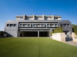 Agrasen Foundation Managed by TGB foods Pvt Ltd, hotel v destinaci Ahmadábád