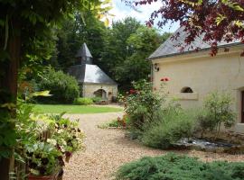 Le Logis du Pressoir Self Catering Gites in beautiful 18th Century Estate in the heart of the Loire Valley with heated pool and extensive grounds.、Brionのホテル