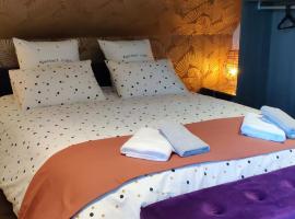 Les coquelicots - Chambre Léa, cheap hotel in Houdan