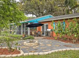 Riverfront Getaway with Hot Tub and Game Room! – willa w mieście New Port Richey