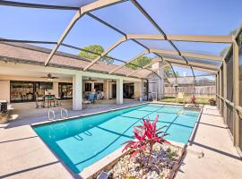 Relaxing Tampa Abode with Screened Lanai and Pool, cottage di Tampa