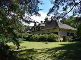 LES GENEBRUYERES - L'HISTOIRE D'UN REVE, hotel in Aubigny-sur-Nère