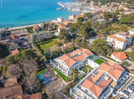 T3 NEUF – C13 - JARDIN-TERRASSE ET PISCINE – ACCÈS DIRECT PLAGES ET CENTRE VILLAGE, hotel in Saint-Cyr-sur-Mer