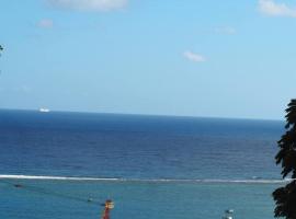 Coastal Beauty - Beautiful Penthouse Condo in Ocho Rios, nastanitev ob plaži v mestu Ocho Rios