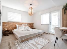 Marley’s Beachhouse - Luxury Guest Room with balcony, pension in Zandvoort