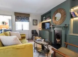 Luxury Warwick Townhouse I Walk to Castle I Dog friendly I Private patio garden I