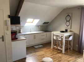 Logement &agrave; Brive, pr&egrave;s du centre-ville et de la gare - Climatisation, fibre internet et stationnement gratuit