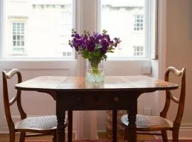 1 Bed Georgian Apartment in Bath City Centre
