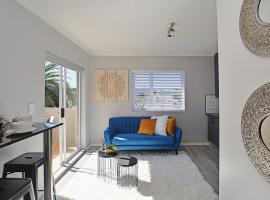 Modern Studio Apartment in Blouberg, hotel cerca de Killarney Race Circuit, Ciudad del Cabo