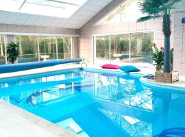 Les Jardins de la Muse, piscine couverte, spa et fitness, homestay in Basse-Goulaine