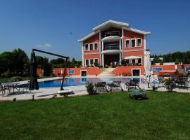 Silivri Gazitepe'de 3 katlı, havuzlu lüks villa, feriebolig i Silivri
