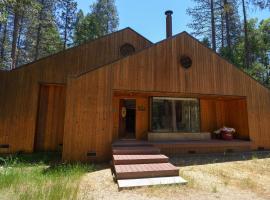 Bruin's Den, villa in Wawona