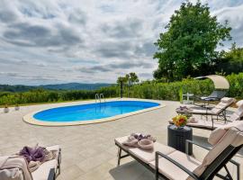 3 Bedroom Nice Home In Rukljevina, hotel in Gornja Poljana