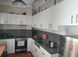 Callisto room 3, parkol&oacute;val rendelkező hotel Erm&uacute;poliban