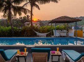 StayVista at Waterlily with Free Breakfast & Pvt Pool, villa en Arpora