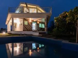 Aqua & Sage by StayVista - Riverside Villa with Pool & Terrace