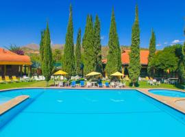 Hotel Los Parrales, hotel v destinaci Tarija