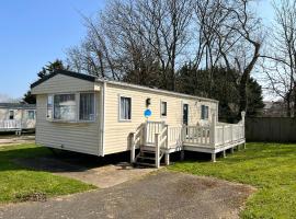 2 Bedroom Caravan NV16, Lower Hyde, Shanklin, Isle of Wight, glamping v destinácii Shanklin