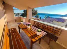 Apartments Amfora - cozy and modern apartments for up to 10 people, 100m from the sea and beach