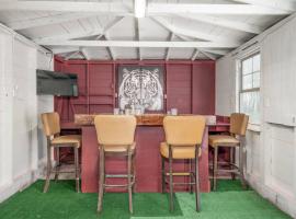 QC Bar House, vacation home in Charlotte