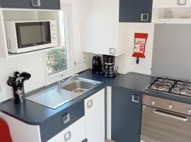 Spacieux Mobil-Home Fréjus, khách sạn ở Fréjus