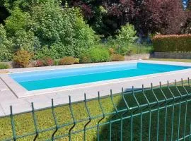 Incantevole appartamento con piscina e vista monti