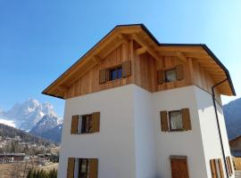 Pelmo Mountain Lodge: Selva di Cadore'de bir otoparklı otel