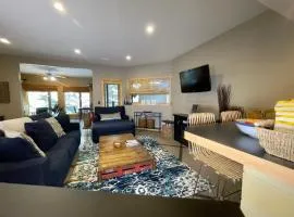 Blanchard Mountain BnB、キャンモアのコテージ