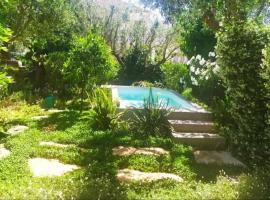 Olive Lemon Biophilic House & Lush Forest Garden, vacation rental in Vamos