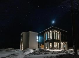 Nordic Lodge Tremblant -5 Bdrs,hot Tub,pool Table, hotel in La Conception