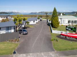 Tidewater Motel and Budget Accommodation, hotel di Coromandel Town