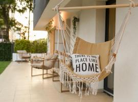 VACATION FEEL - 2BR Apartment with Terrace & Private Parking in Baneasa, hotel in Boekarest